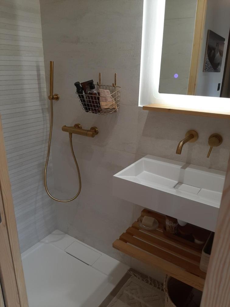 Petit Chalet Neuf Independant 2 Pers "La Cabane De Jean " Briançon Екстериор снимка